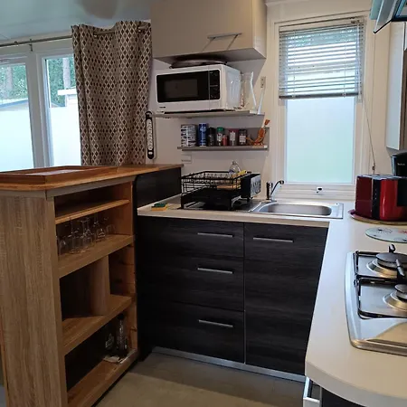 캠프장 Mobil 6 Personnes Et Pins