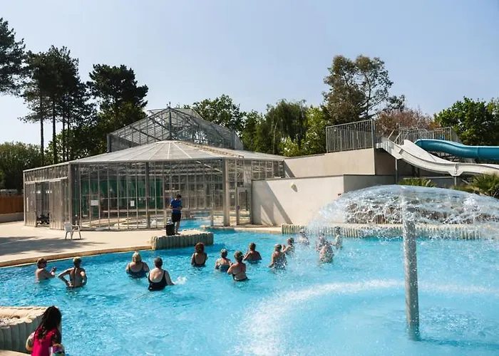 Mobil 6 Personnes Et Pins 캠프장 피리악-쉬르-메르