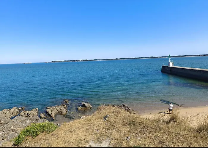 Mobil 6 Personnes Et Pins