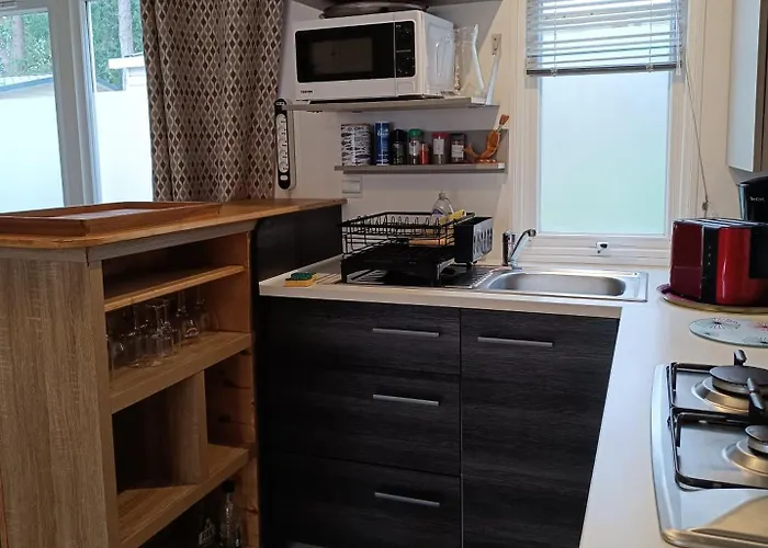 캠프장 Mobil 6 Personnes Et Pins